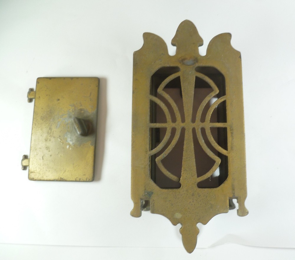 Vintage Door Speakeasy - missing the knocker