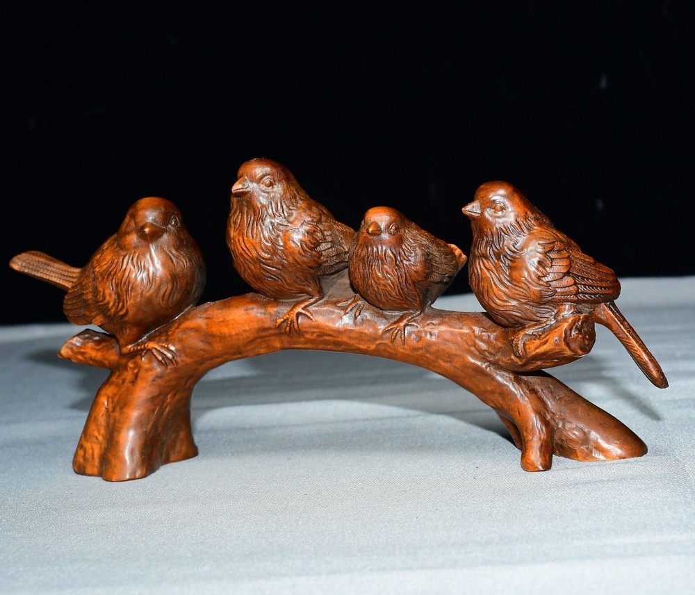 Exquisite Small Leaf Boxwood Bird Ornament