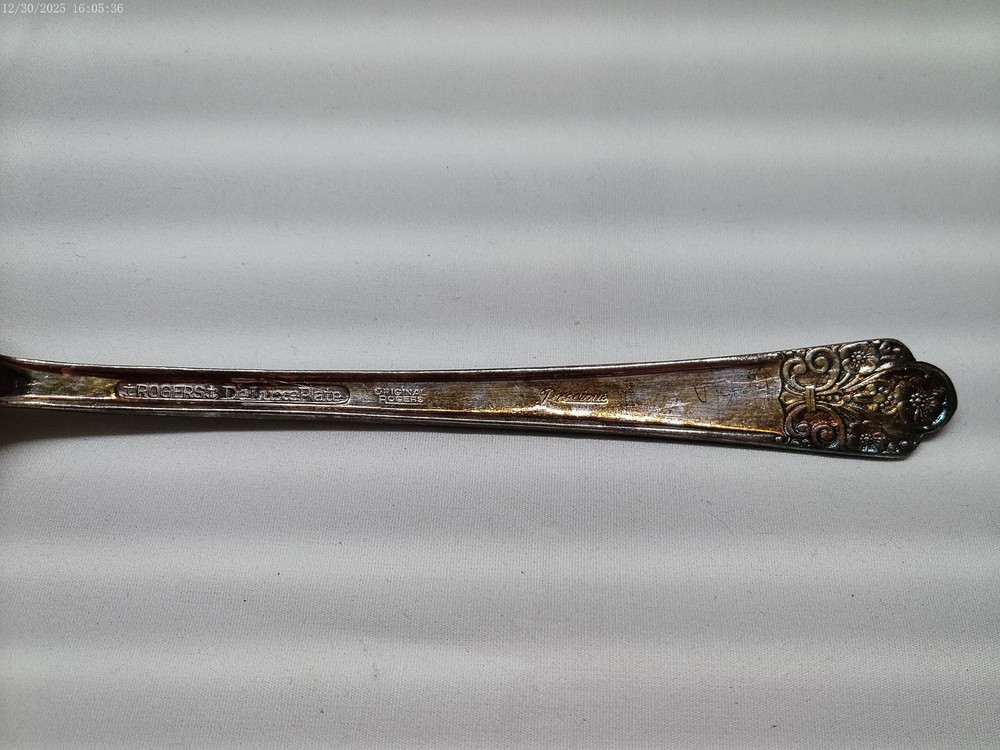2 Rogers Deluxe Silverplate Precious Pattern Serving Spoons 8-1/2" Long