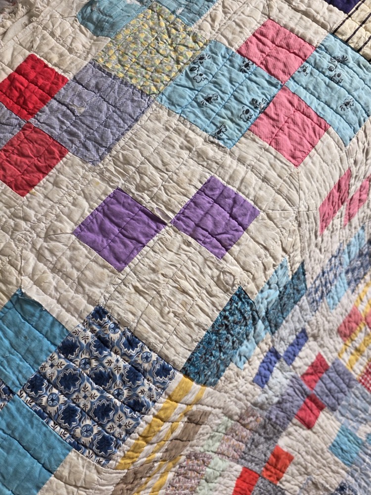 Vintage Handmade Cutter Quilt 70"×77"