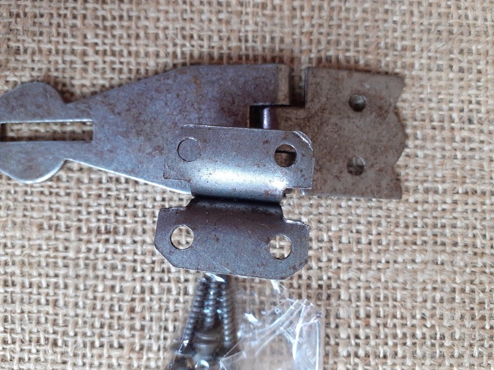 Rustic Decorative 4" Antique Iron Arrowhead Hasp & Staple