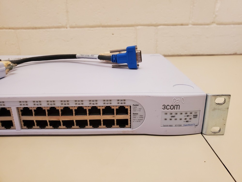 3COM SWITCH 4400 SUPERSTACK 3 3C17204 RACK 48-PORT with CASCADE EXTENDER 3C17226