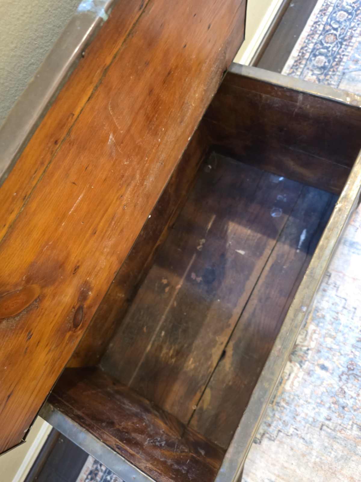 RARE ANTIQUE 19TH C CONTINENTAL BRASS BOUND KINDLING BOX W ARMORIAL. VERY HEAVY