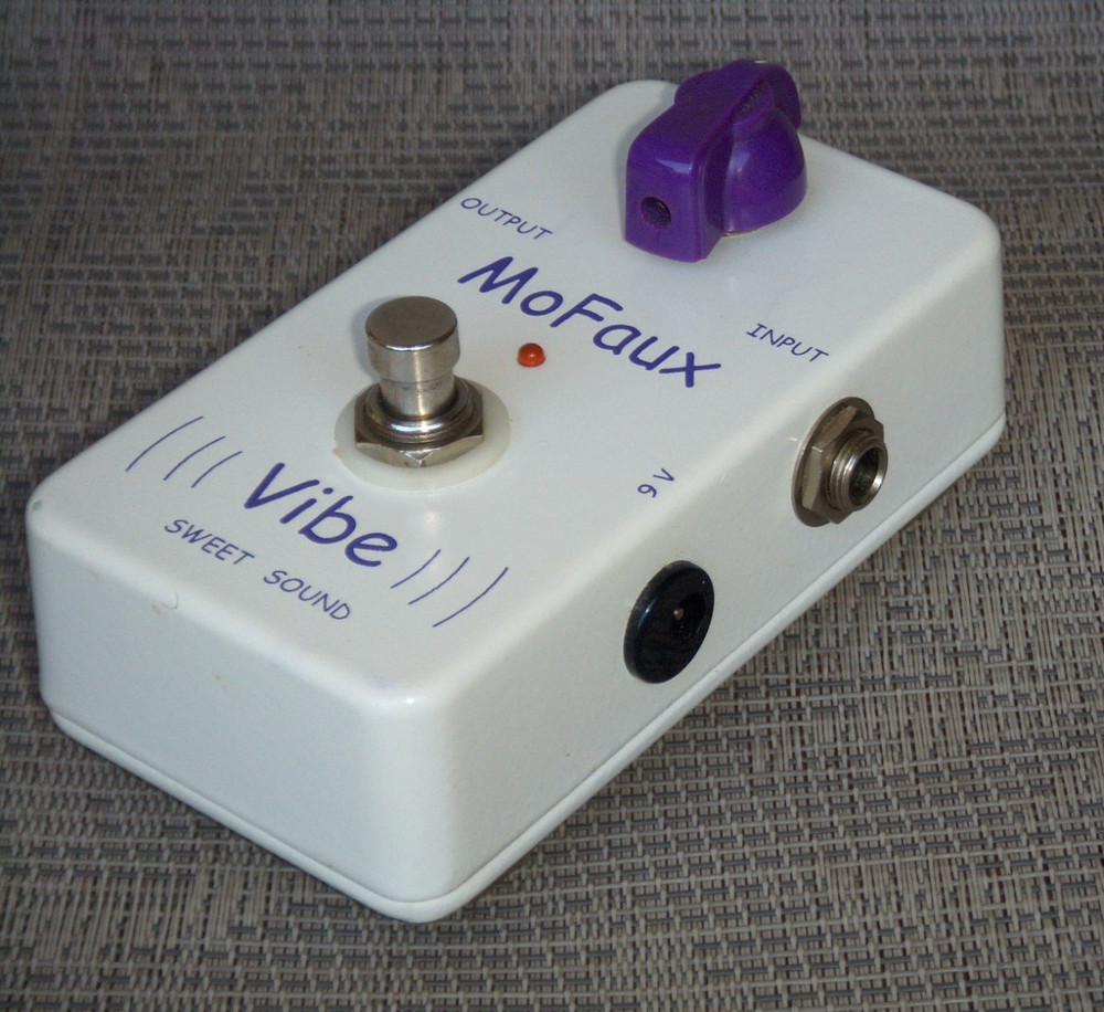 MoFaux Vibe Guitar Effect Pedal