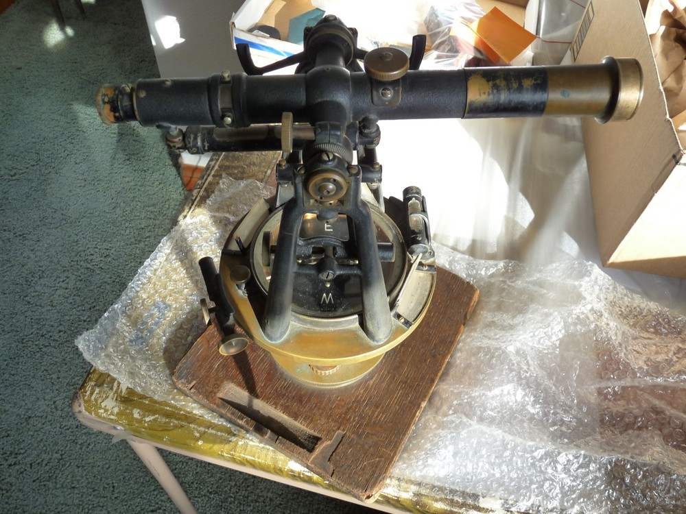 BERGER TRANSIT WITH COMPASS AND CASE 124