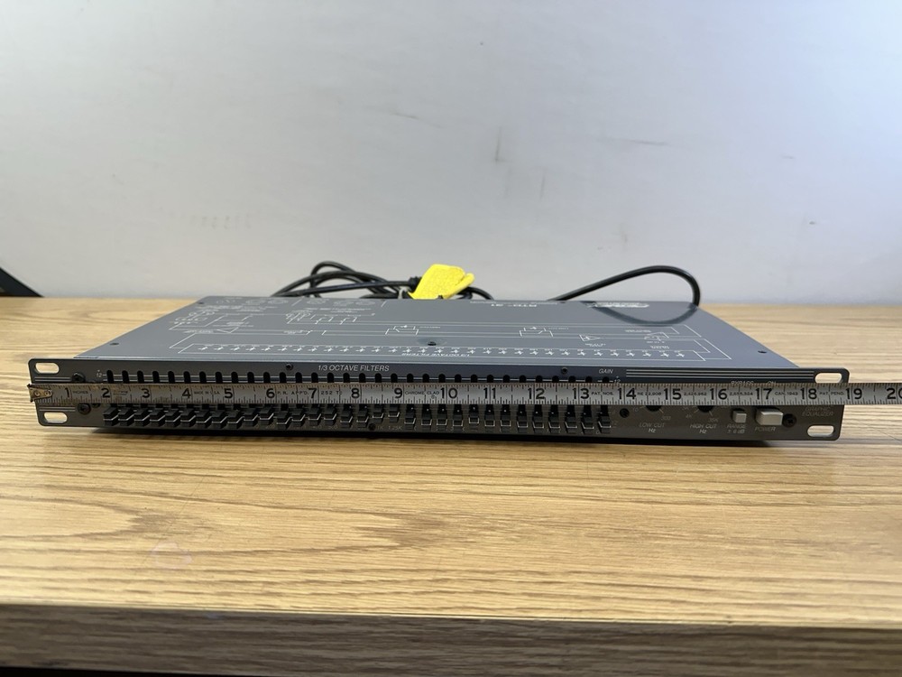 Peavey RTD 31 1/3 Octave Graphic Equalizer - Rack Mountable (ROC039606)