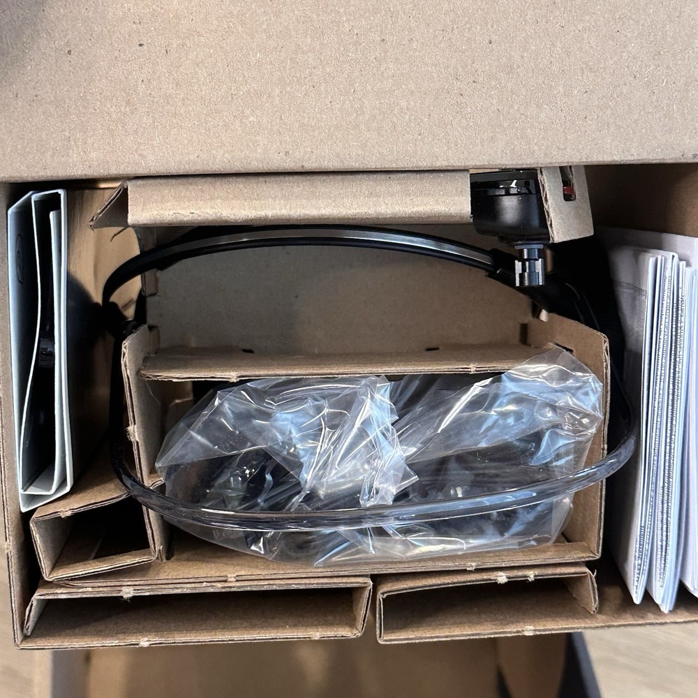 Poly SAVI 8240 OFFICE Wireless Headset and Charging Base DECT Bluetooth NEW