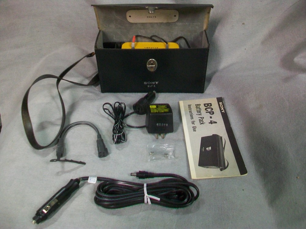 VINTAGE SONY BCP-4 BATTERY PACK & CASE