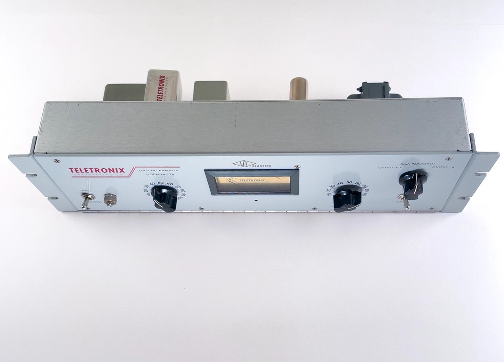 Universal Audio Teletronix LA-2A Classic Leveling Amplifier Compressor