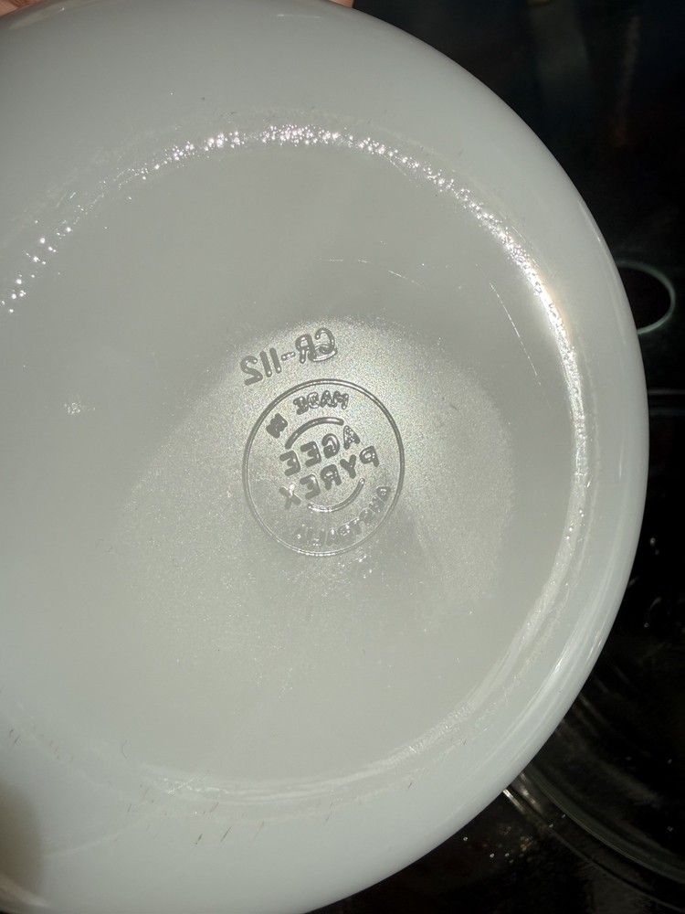 Vintage Agee Pyrex Strawberry Fair Set