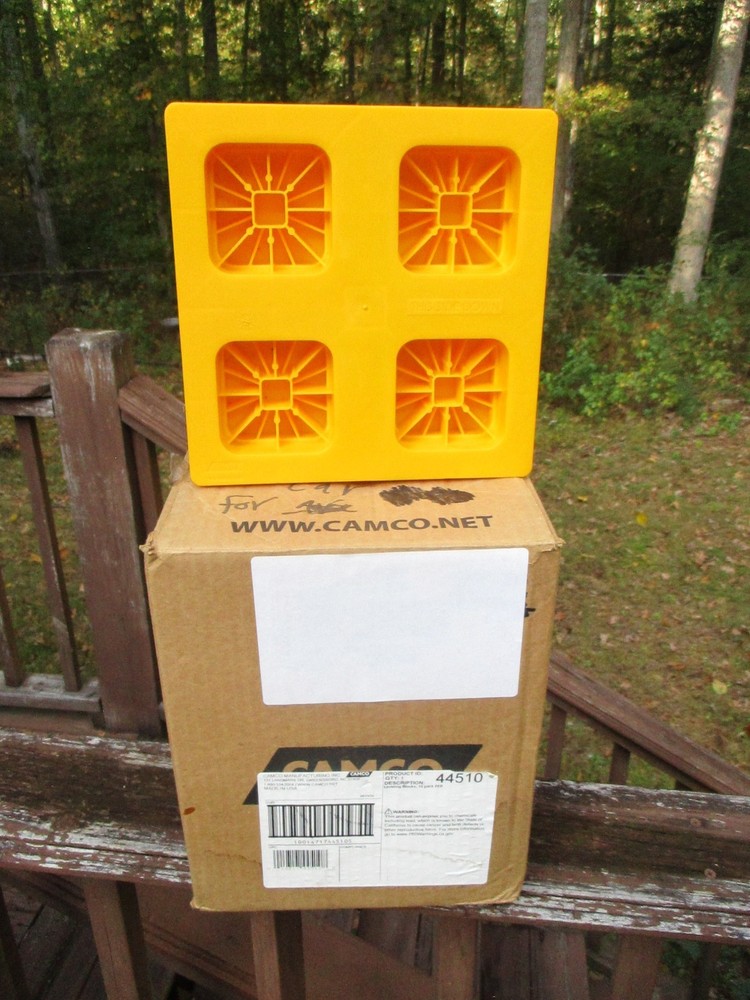 Camco Heavy Duty RV Leveling Blocks Durable Resin Interlocking Blocks Stack (10)