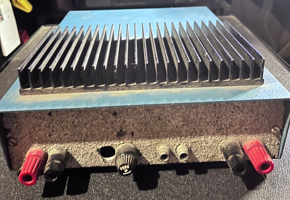 Unbranded & Unknown Possible Custom Built Power Amp ?