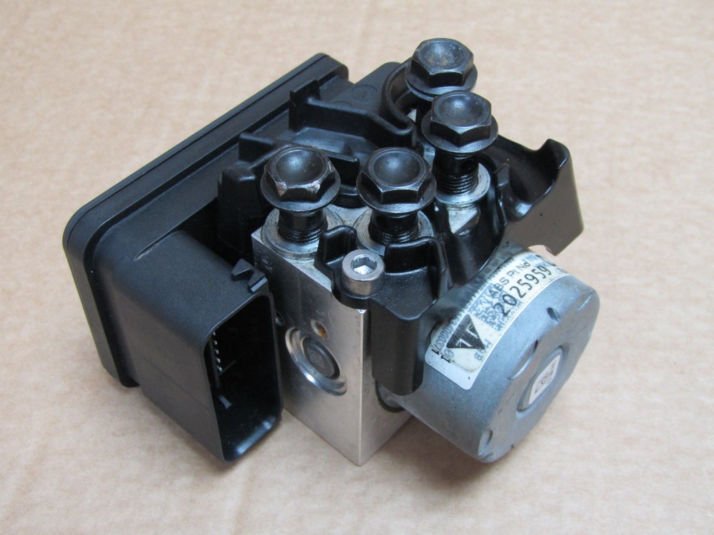 Triumph Street Triple RS 2017 ABS pump control module (15040)