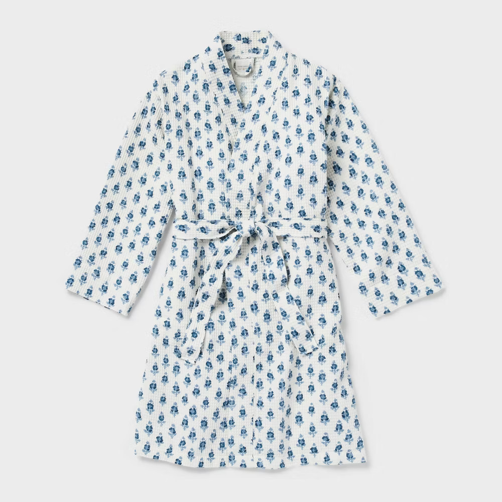 S/M Floral Waffle Bath Robe Blue/White - Threshold