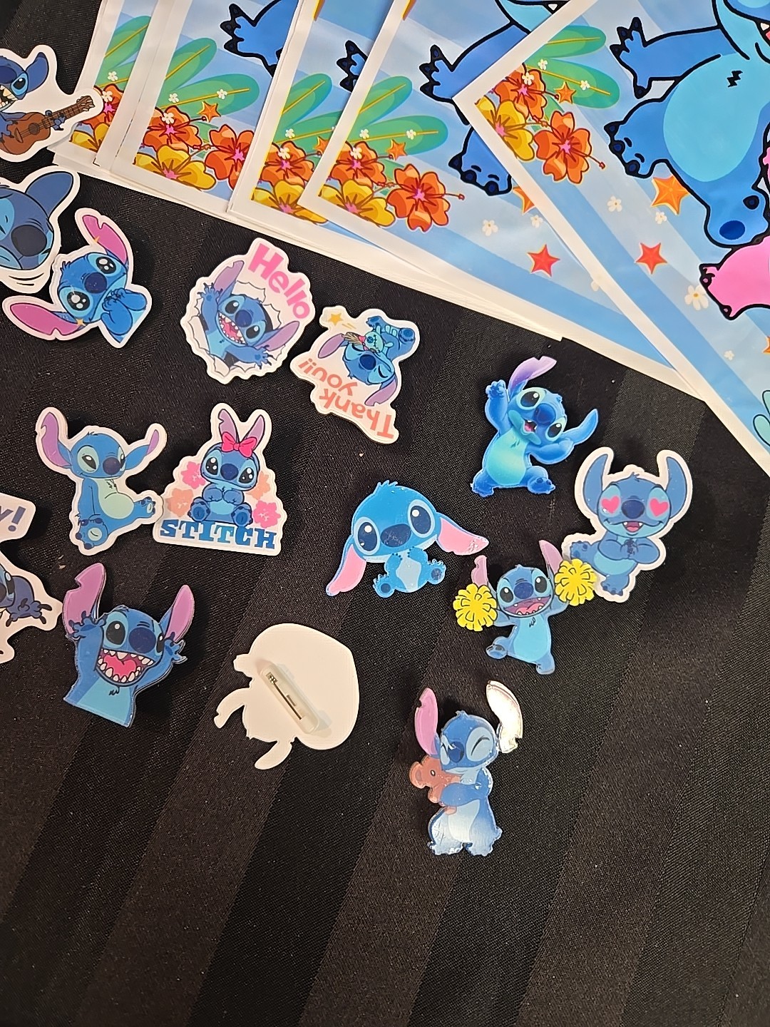 192pc Lilo Stitch & Scrump Gift Bag Party Set Pins Stickers & Slap Bracelets