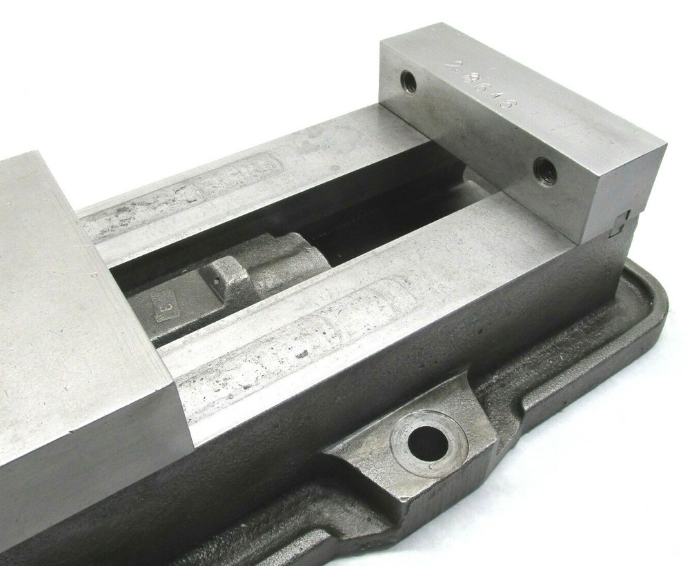 KURT ANGLOCK 6" MILLING MACHINE VISE - #D60