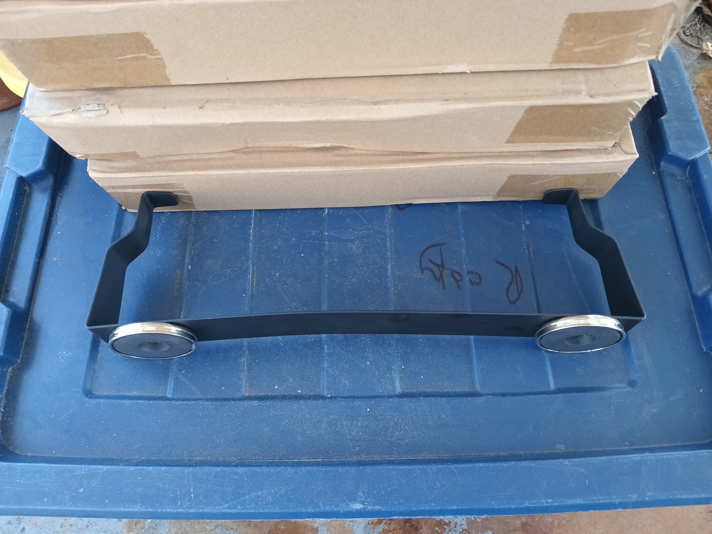 New Pig Corporation 57701 PIG Magnetic Roll Holder **FREE SHIPPING!!**