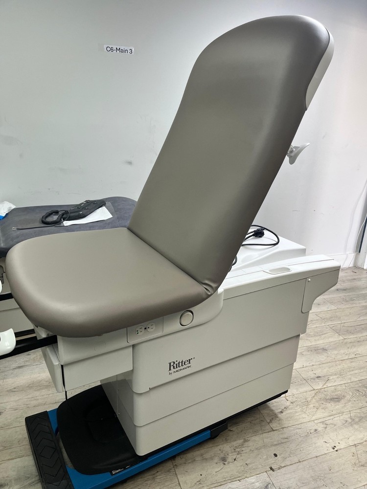 Midmark Ritter 224 Exam Table mint