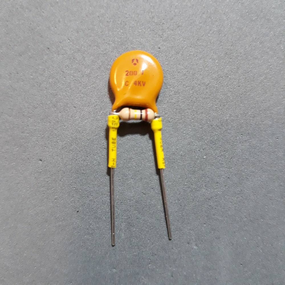 TREBLE BLEED "Modified G&L" Style 200pF ceramic disc capacitor, 100K resistor
