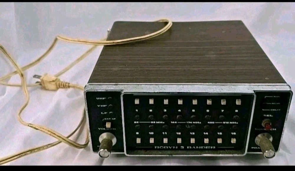 Robyn 3 Bander Model 3000 Scanner LF VHF UHF V Powers On Sel Button Doesn't Work