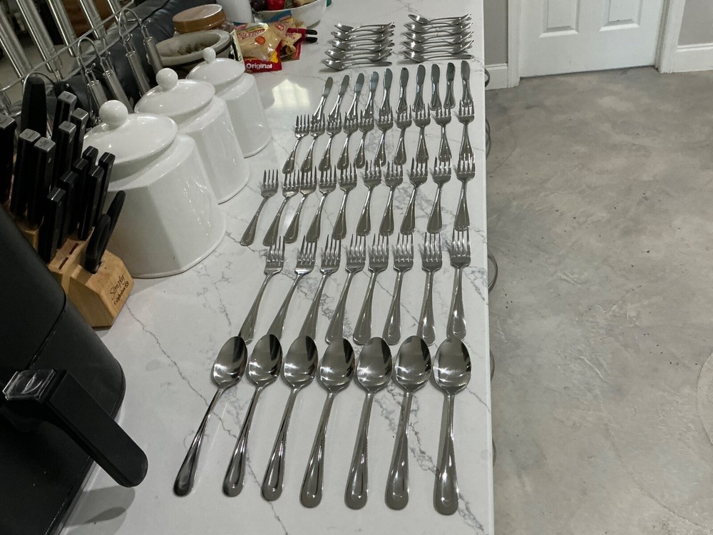 63 pc ONEIDA *SAND DUNE* GLOSSY STAINLESS FLATWARE