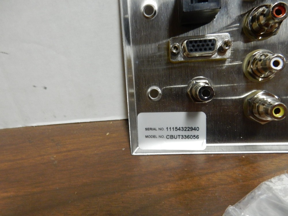 BLACK BOX CBUT336056 NETWORK PANEL AV AUDIO VIDEO IMPUT CAT 5 PLUG L-COM MD44FF