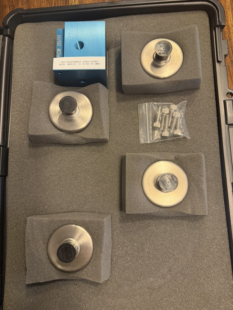 PCB Piezotronics 393B31 Seismic ICP Accelerometer