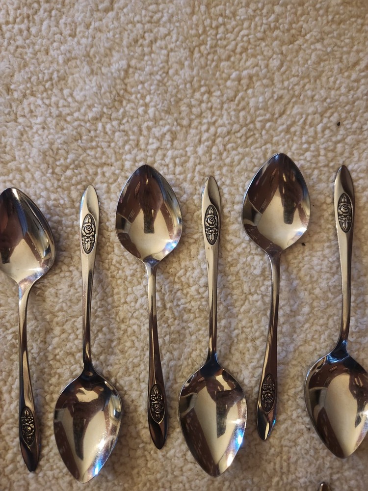 Flatware Onedia 🌹Rose Pattern Rogers 1881 Set Of 30