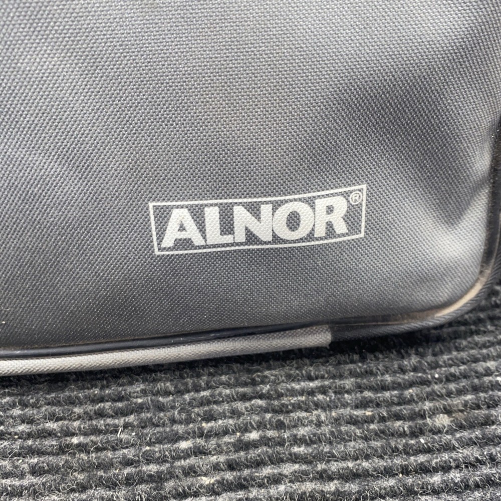 Used Alnor Micromanometer AXD 540 With Case