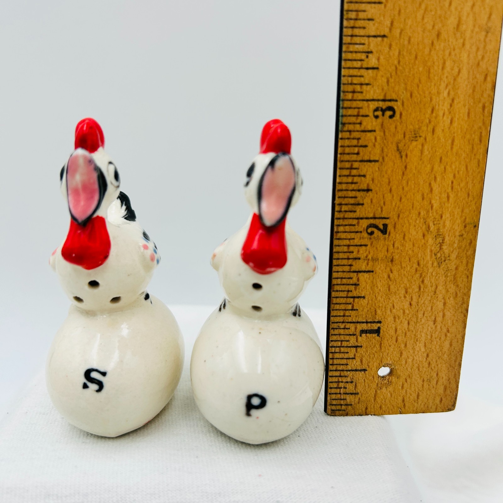 Hand Painted Chickens Roosting on Eggs Vintage Salt Pepper Shakers Made in Japan