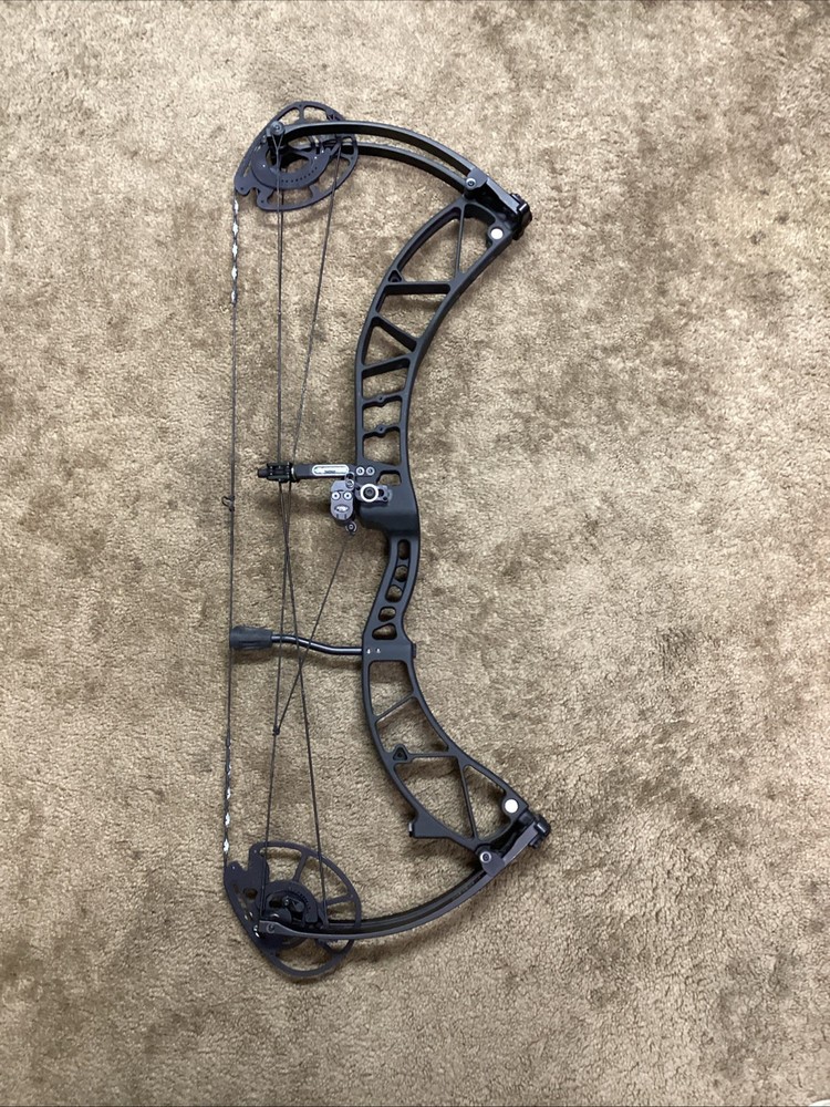 Xpedition Archery X33 Compound Bow RH #60 (26.5-31) *INCLUDES REST*