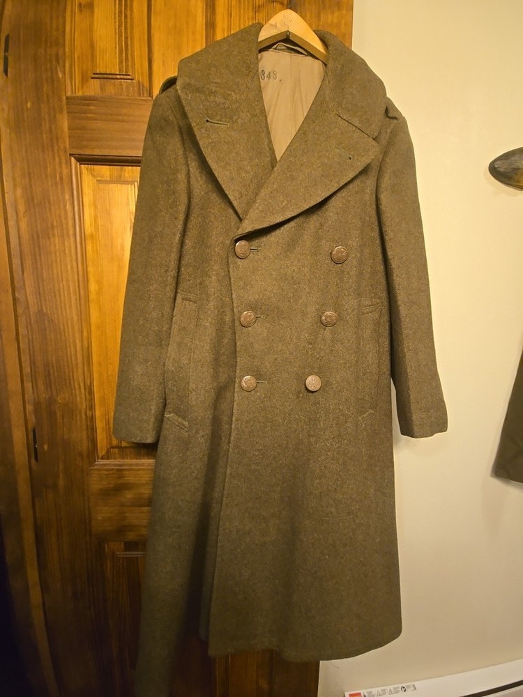 WWII dated 1943 Size  34/S   Brown buttons wool overcoat.