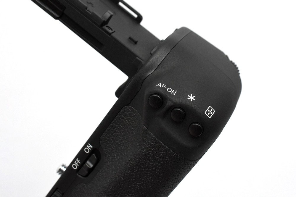 Canon BG-E21 Battery Grip - MINT