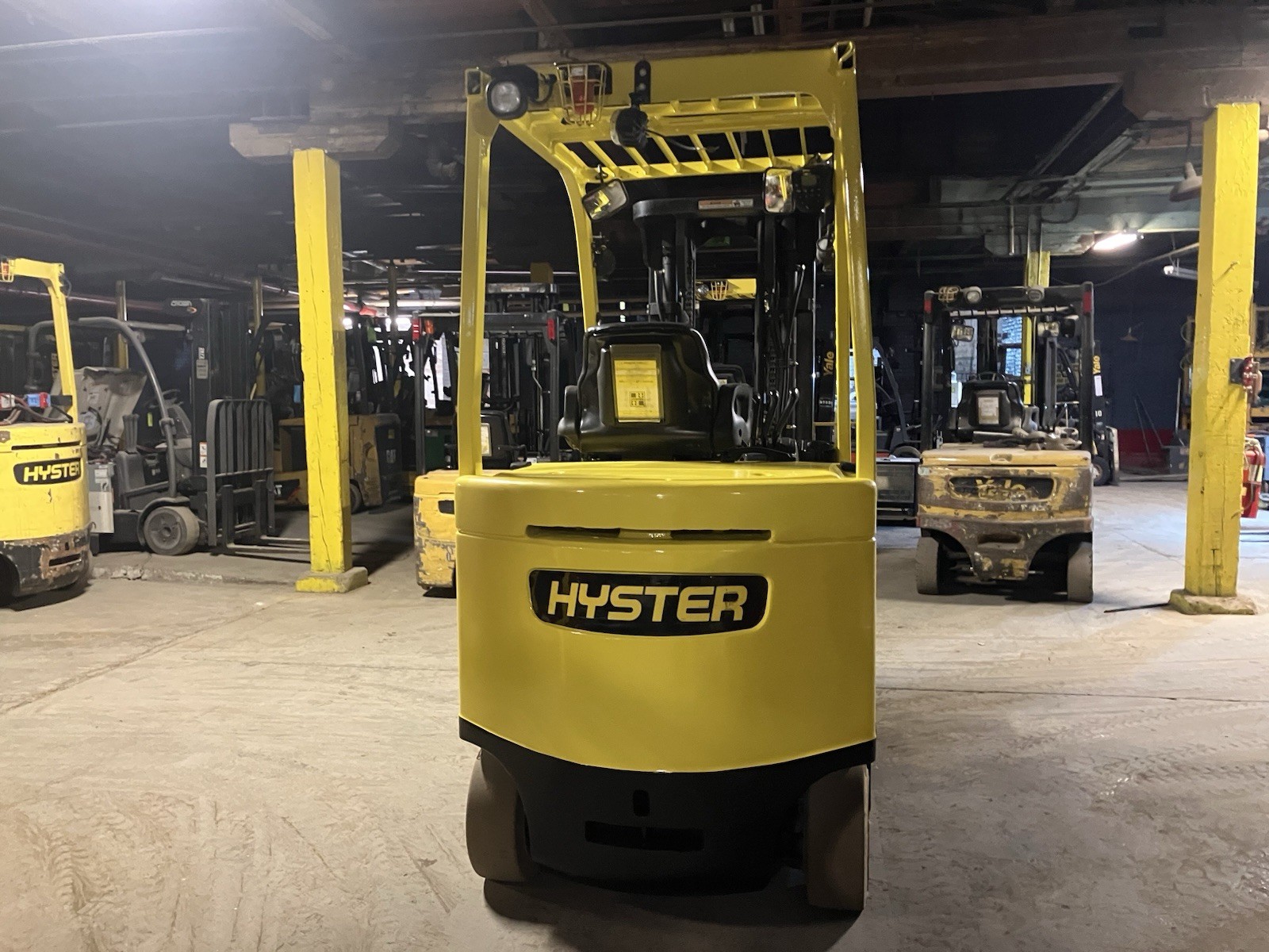 2019 Hyster 8000 LB Electric Forklift with SS and Triple Mast