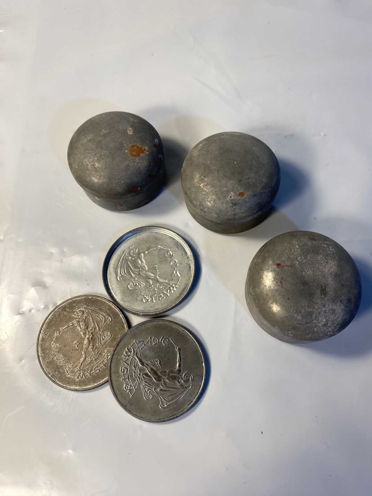 Magic Mysto Dancing Devil Magician - 30mm 2 Tokens 1 Hollow Shell 3 Tins W/Lids