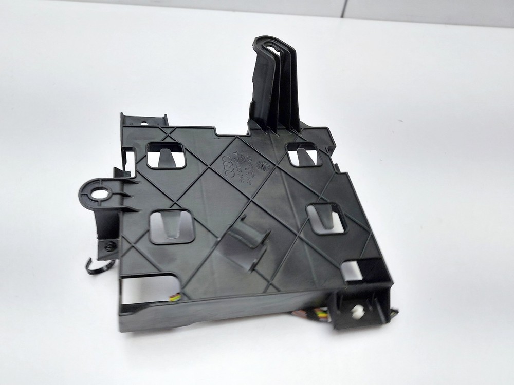 AUDI A4 B8.5 Central Convenience Module Controller Bracket 8K0907461A 2015