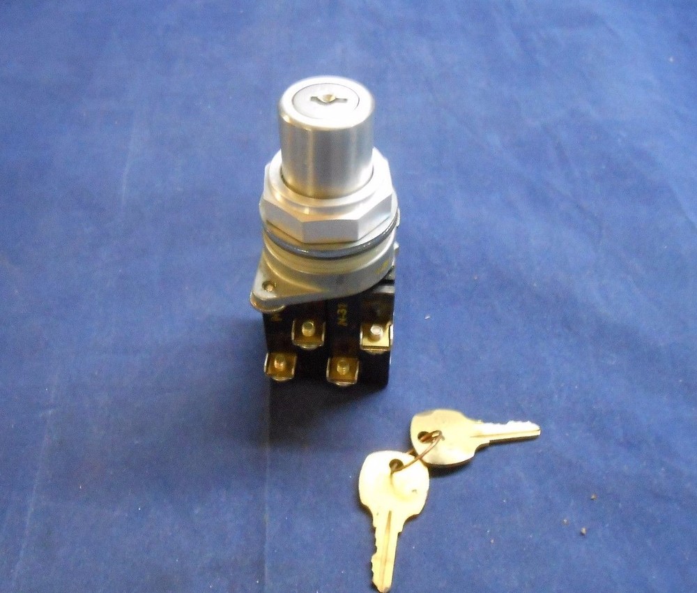 New In Box GE CR2940YN203T1 OilTight key Selector Switch