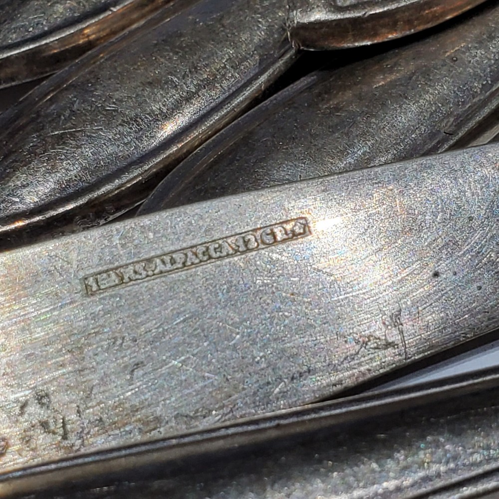 LOT 26 PIECES OF MIXED SILVER PLATED FLATWARE KNIVES FORKS SPOONS ANTIQUES