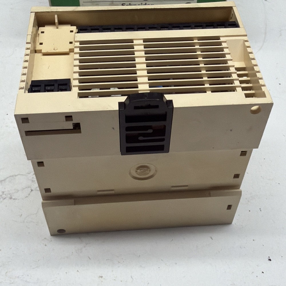 NEW SCHNEIDER TWDLCAA24DRF Base Unit Programmable Controller