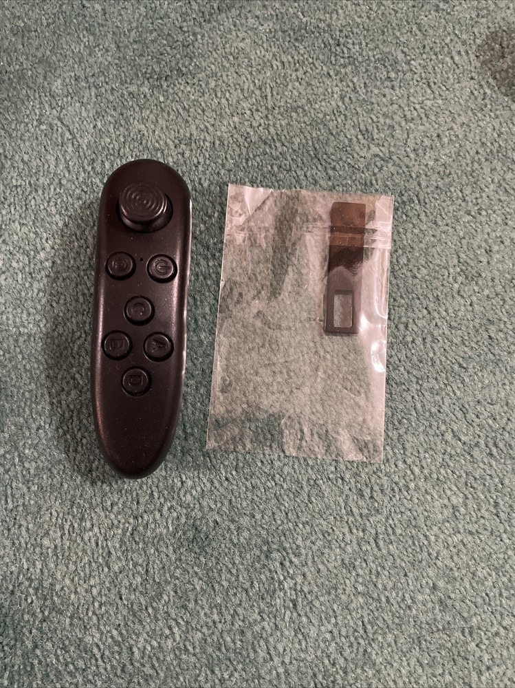 3D Cynoculars Virtual Reality Headset With Wireless Gaming Remote Control Used