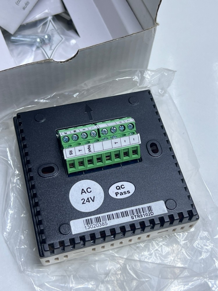 Sauter STR8102D Temp Controller