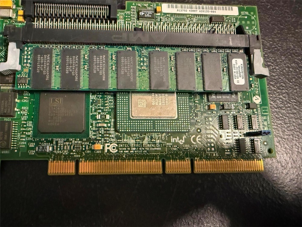 Intel A20135-004 SCSI Controller Card with Memory Module