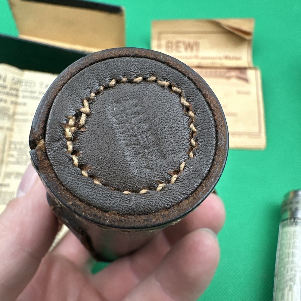 (#71). BEWI Extinction Meter Photo Light Exposure Original Leather Case.