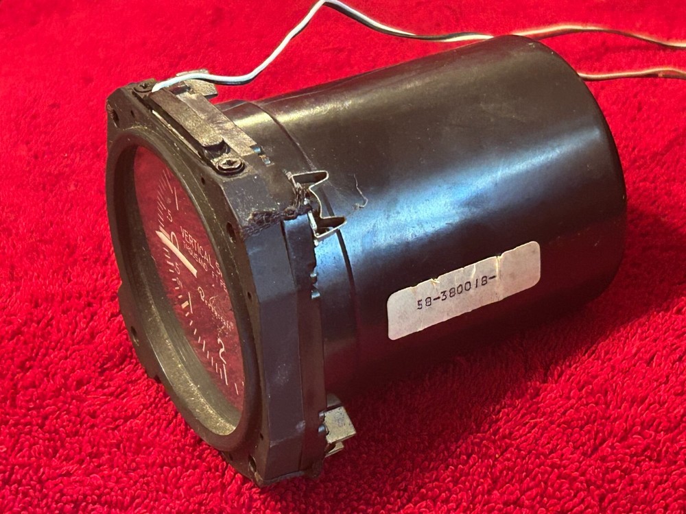 UNITED INSTRUMENTS LIGHTED VERTICAL SPEED INDICATOR P/N 7040-C18 BEECHCRAFT