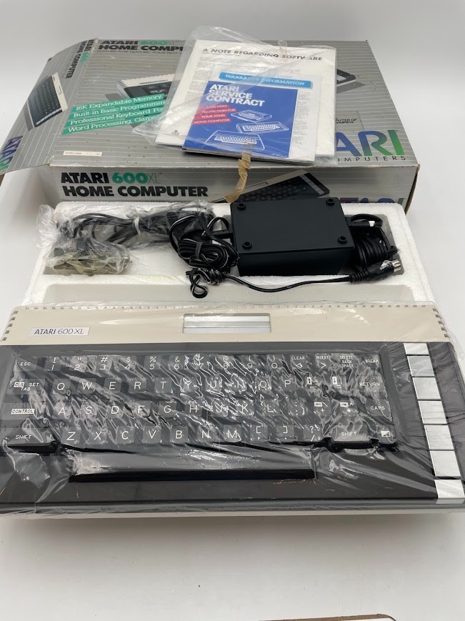 ATARI 600XL Home Computer New Worn Box