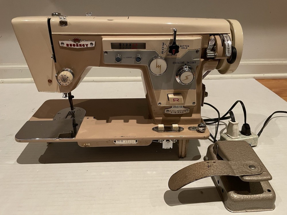 Regency Deluxe Automatic ZigZag Sewing Machine Model 711-B Vintage 1960s Working