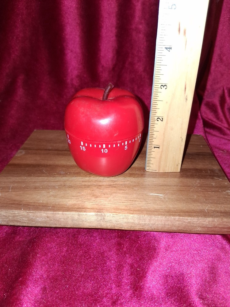 Vintage Red Apple Kitchen Timer – 60 Minute Wind-Up Mechanical Timer – 3"