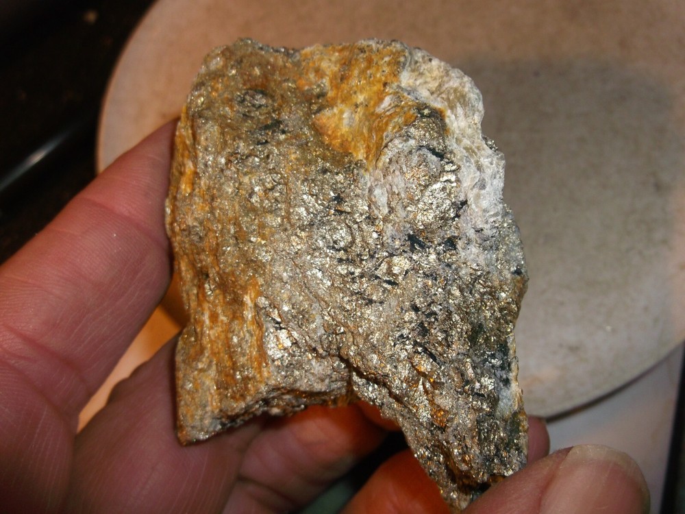 gold silver copper ore, 164 grams samples ,ore high grade .this is not
