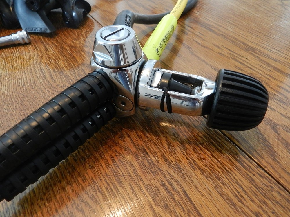 US DIVERS REGULATOR SET- SERVICED