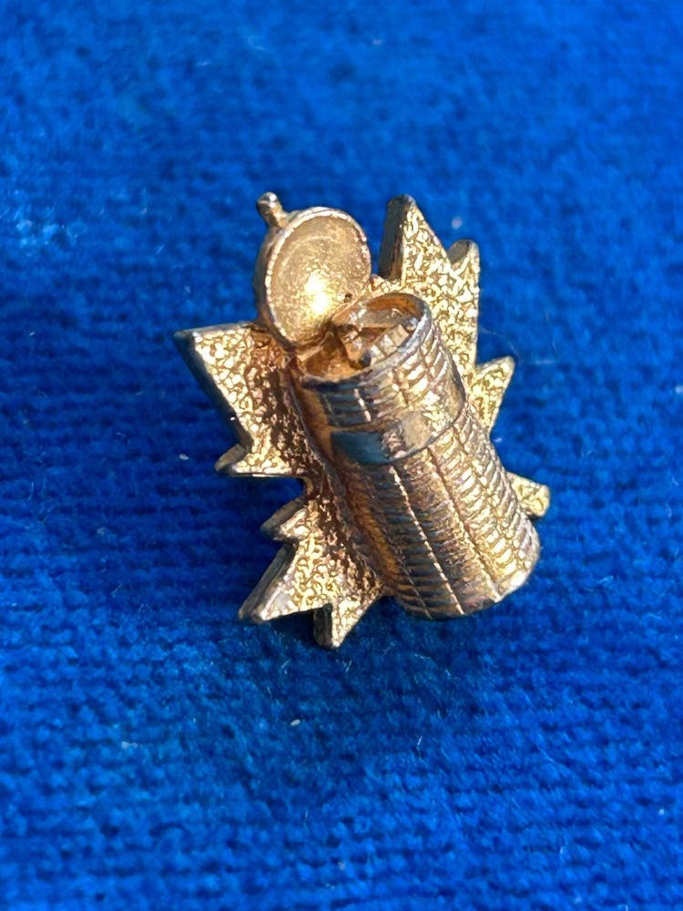 Space Launch Satellite Maple Leaf 3D Canada gold tone Lapel Pin